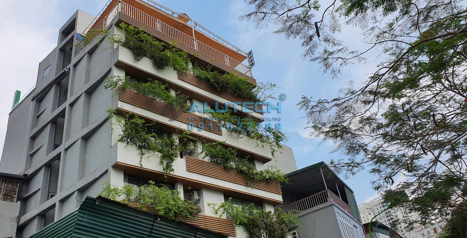 THI C&Ocirc;NG LAM CHẮN NẮNG 85R V&Acirc;N GỖ