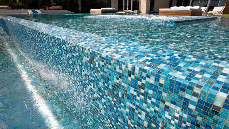Học tập resort 5 sao: 5 mẫu gạch mosaic biến phòng tắm thành thiên đường nghỉ dưỡng