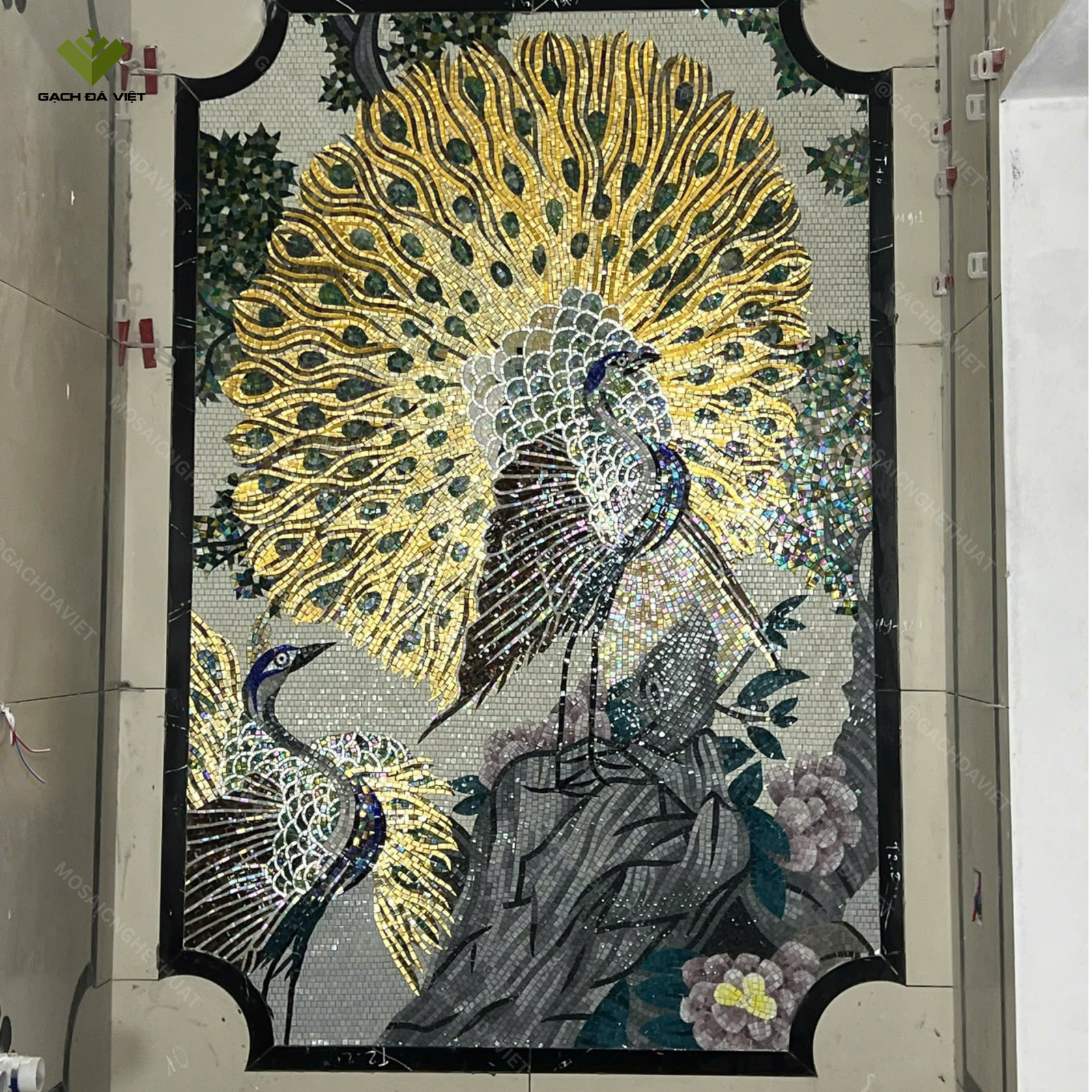 Tranh mosaic nghệ thuật con chim công VTMSV-1067