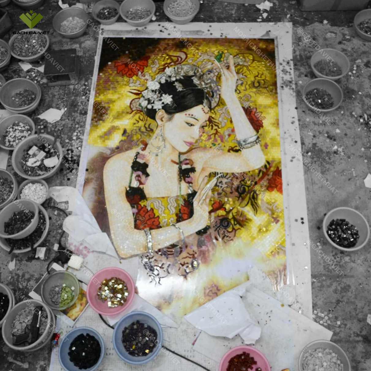 Tranh mosaic nghệ thuật cô gái VTMSD-3071