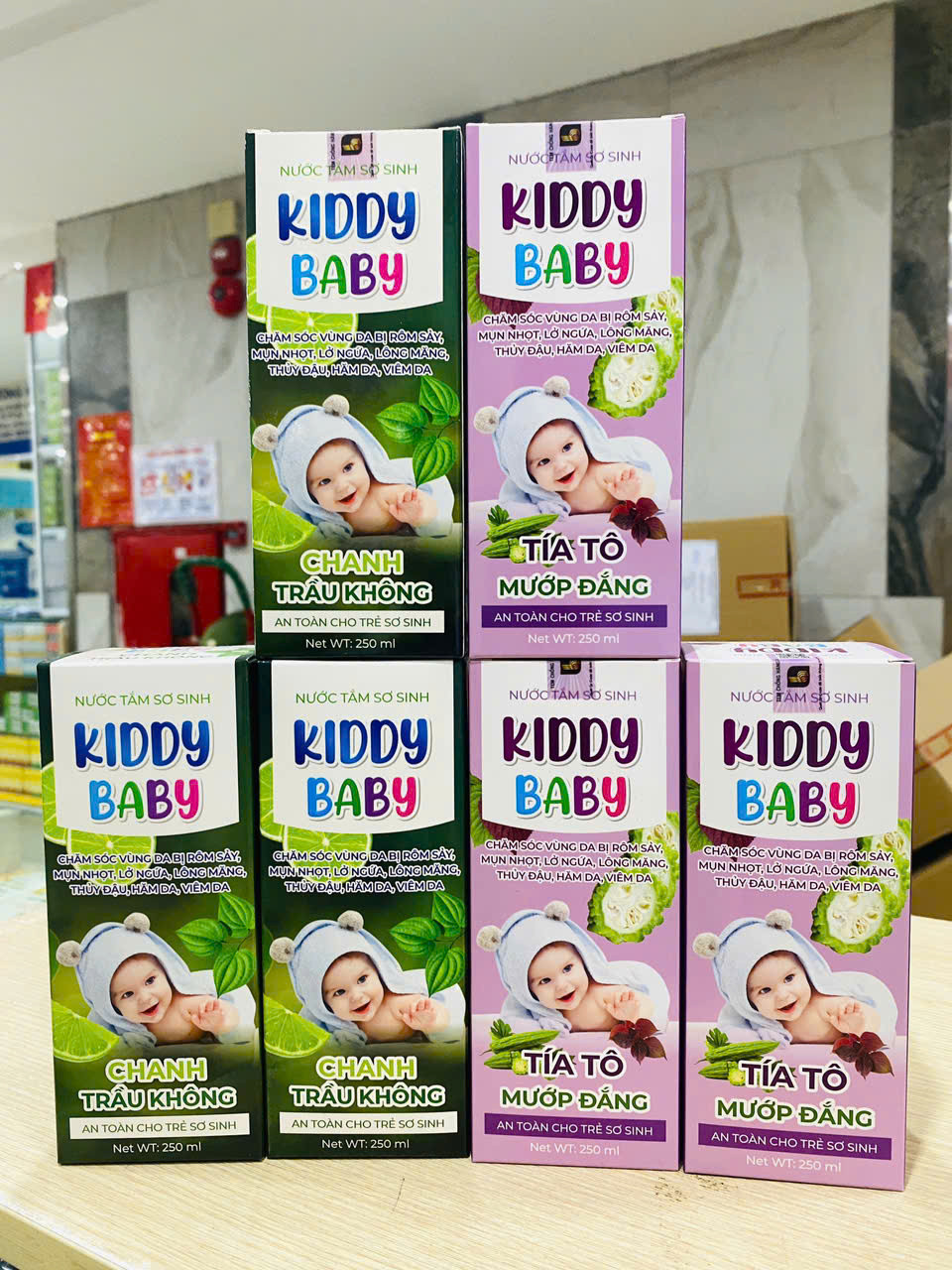 Nước Tắm Sơ Sinh Kiddy Baby trầu không (L/250ml) lọ xanh