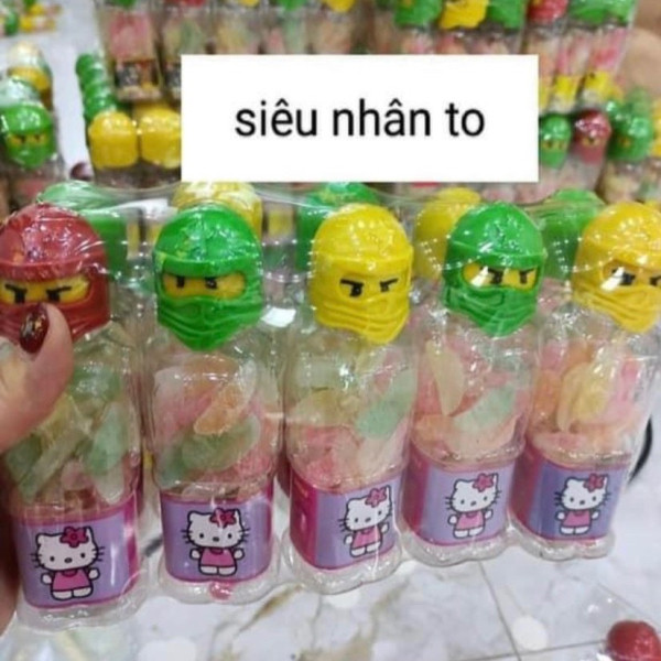 Kẹo Siêu Nhân To Hình Kitty (Cọc/10 Lọ)