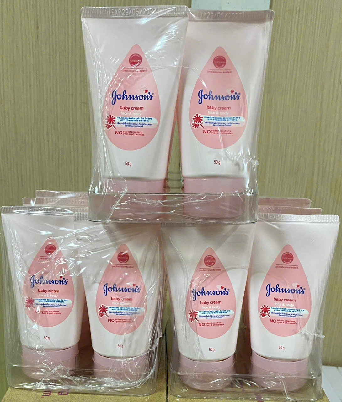 Kem Dưỡng Da Johnson Baby ( Hồng) Đắt