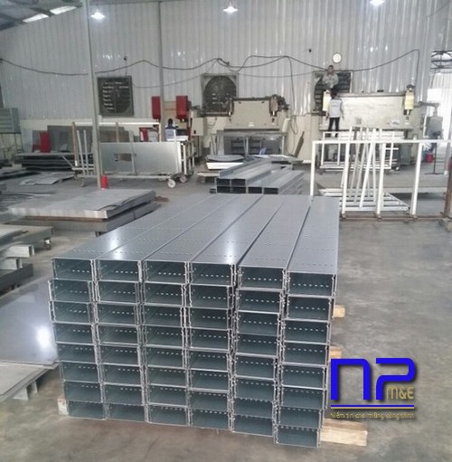 [Video sản xuất máng cáp tôn mạ kẽm chất lượng cao]