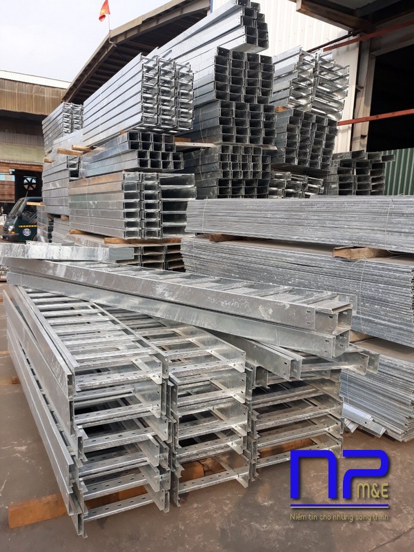thang cáp mạ nhứng nóng 400x100