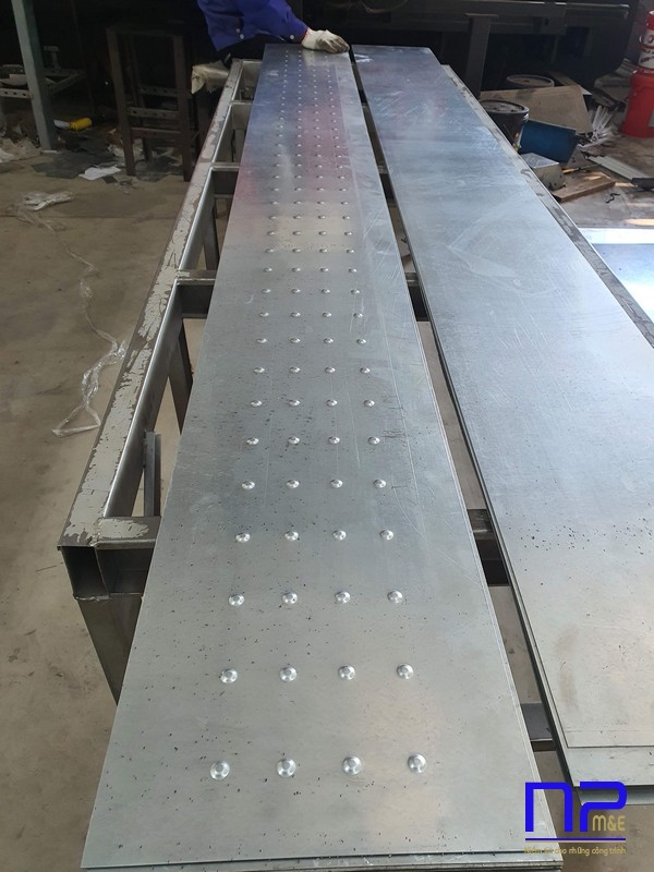 [ Video sản xuất tấm sàn thép mạ kẽm ]