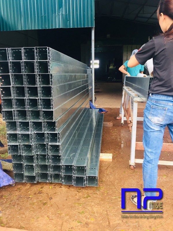 Sản phẩm máng cáp mạ kẽm NP Việt Nam