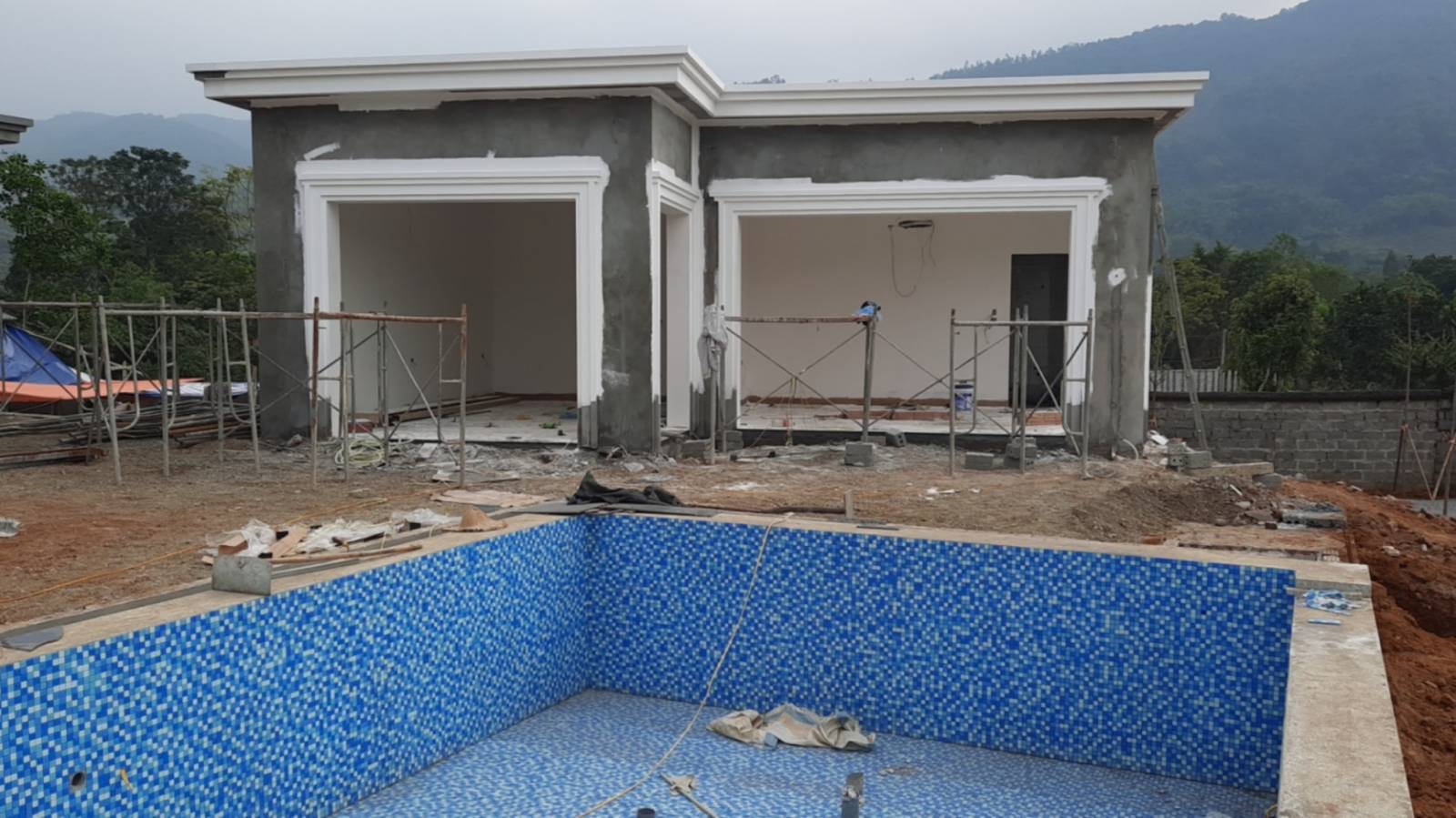 Đơn hàng gạch mosaic, đá suối lau, gạch ốp lát cho công trình resort tại Hòa Bình