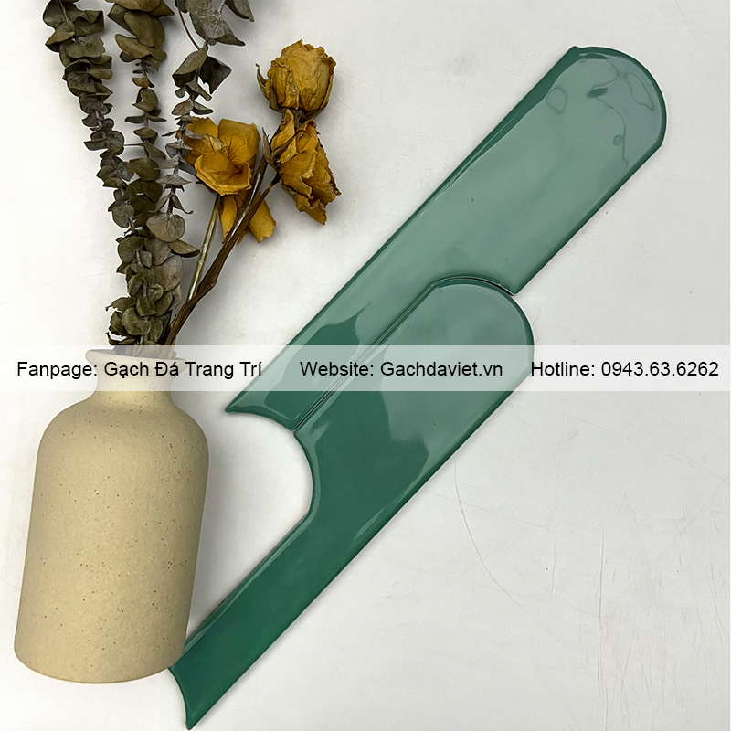 Gạch thẻ ốp tường 70x280mm hình sáng tạo màu xanh lá đậm VGT-ST004