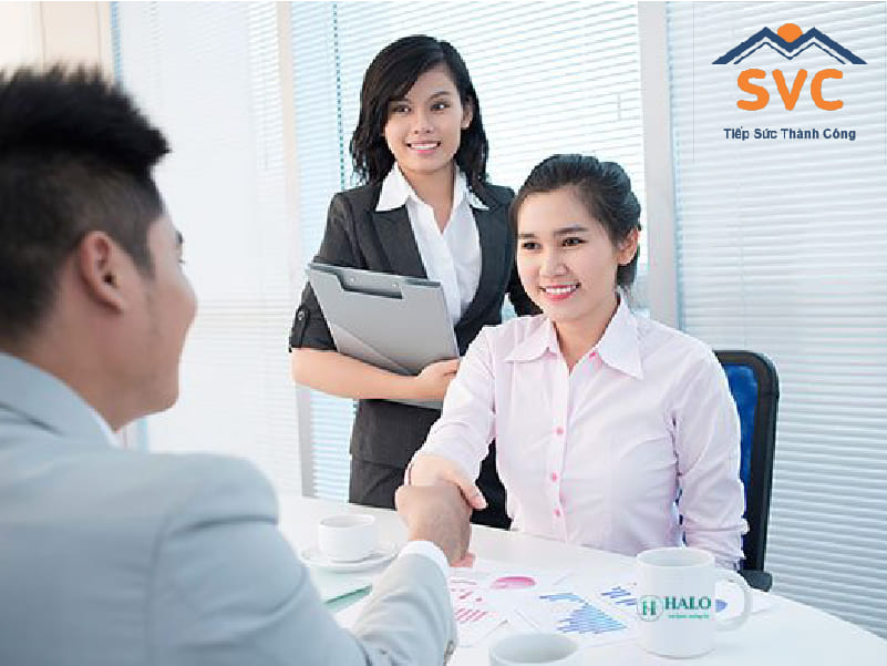 Tác phong lịch sự, cử chỉ tự nhiên, thái độ tự tin