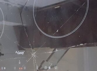 Bếp canzy vỡ kính do nấu làm rơi đồ vào