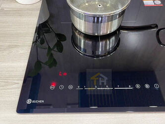 Bếp bị khóa do lỗi mạch từ bên trong cần phải sửa