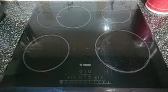 Nên gọi thợ sửa bếp ngay khi hỏng và vỡ kính