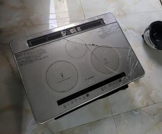 Thay kính bếp nội địa Nhật ở Home City