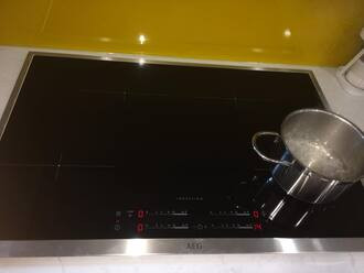 Bếp aeg có nhiều vùng nấu hơn thì giá cao hơn Bếp aeg có nhiều vùng nấu hơn thì giá cao hơn