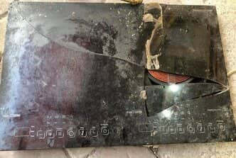 Bếp caso vỡ mặt kính do rơi đồ khi đun nấu Bếp caso vỡ mặt kính do rơi đồ khi đun nấu