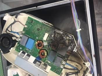 Bếp cata chập cháy hư hỏng do vỡ kính nước vào Bếp cata chập cháy hư hỏng do vỡ kính nước vào