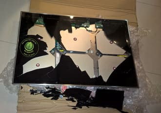 Bếp đã điểm vỡ kính không sử dụng được Bếp đã điểm vỡ kính không sử dụng được