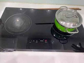 Bếp điện chefs giống bếp từ về kiểu dáng kích thước