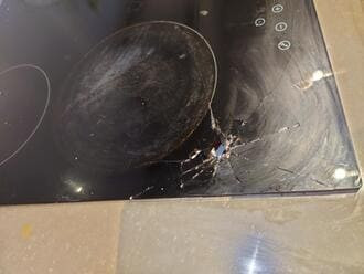 Bếp domino vỡ kính cần thay ngay tránh hư hỏng