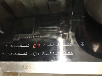 Bếp từ electrolux 4 bếp báo lỗi E7 trên màn hình