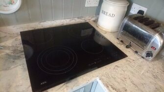 Bếp hồng ngoại báo lỗi E2 do bếp nóng quá nhanh