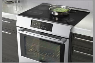 Bếp từ kèm lò electrolux cho nhà bếp biệt thự