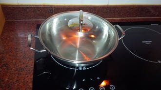 Bếp từ bật ngắt liên tục khi sử dụng cần sửa Bếp từ bật ngắt liên tục khi sử dụng cần sửa