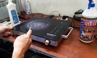 Có nhiều kiểu nhiều cách để vệ sinh mặt kính bếp Có nhiều kiểu nhiều cách để vệ sinh mặt kính bếp