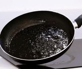 Nồi chảo bị cháy khi nấu bếp từ rất khó chịu Nồi chảo bị cháy khi nấu bếp từ rất khó chịu