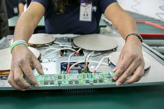 Chi phí sửa bếp từ thường lớn hơn bếp hồng ngoại Chi phí sửa bếp từ thường lớn hơn bếp hồng ngoại