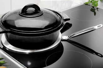 Nên chọn nồi có đày không quá lớn hoặc quá nhỏ Nên chọn nồi có đày không quá lớn hoặc quá nhỏ