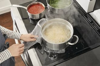 Đun nấu bếp từ làm tràn nước và cháy nồi hay xảy ra Đun nấu bếp từ làm tràn nước và cháy nồi hay xảy ra