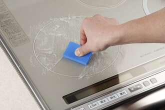 Các dụng cụ cần thiết để thay kính sau đó vệ sinh bếp