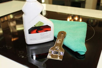 Dụng cụ để thực hiện vệ sinh cho bếp từ