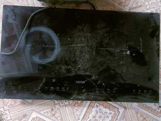 Làm rơi đồ lên bề mặt khiến bếp faster vỡ kính Làm rơi đồ lên bề mặt khiến bếp faster vỡ kính