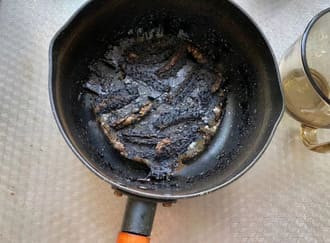 Nấu bếp từ mà bị cháy sẽ hay bị cháy do bén nồi Nấu bếp từ mà bị cháy sẽ hay bị cháy do bén nồi