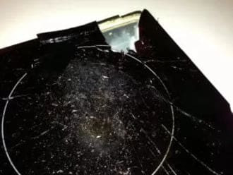 Bếp hafele vỡ kính do làm rơi đồ lên Bếp hafele vỡ kính do làm rơi đồ lên