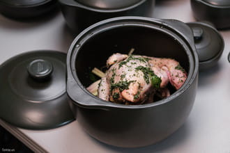 Nồi đất đáy từ có hút nam châm đặt lên bếp là nấu ngay