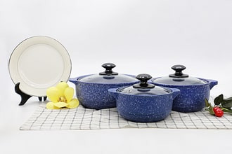 Nồi gốm sứ tráng men đáy từ nên đun được bếp từ Nồi gốm sứ tráng men đáy từ nên đun được bếp từ