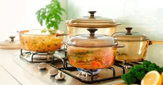 Nồi thủy tinh trong suốt nấu trên bếp gas