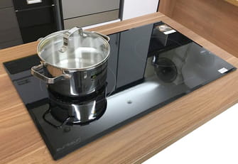 Sửa bếp hồng ngoại 2 mặt bếp báo E2 trên màn hình