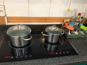 Bếp điện từ hỏng do rơi nước, ẩm ướt hỏng mạch