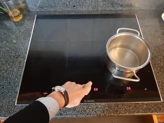 Sửa bếp từ nháy đèn để tránh các sự cố cháy nổ