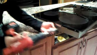 Thay kính bếp ba ngay tại nhà cho khách hàng Thay kính bếp ba ngay tại nhà cho khách hàng