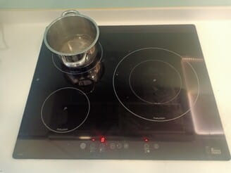 Thay kính bếp ba Teka tại nhà Đống Đa Thay kính bếp ba Teka tại nhà Đống Đa