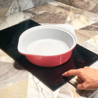 Thợ thay kính bếp domino chuyên nghiệp