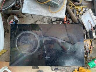 Nên thay mặt kính cho bếp faster khi bị nứt vỡ Nên thay mặt kính cho bếp faster khi bị nứt vỡ