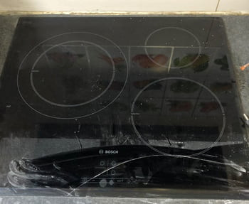 Thay mặt kính bếp từ bosch ba vùng nấu