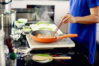 Khắc phục sự cố bếp từ sớm giúp tiết kiệm chi phí Khắc phục sự cố bếp từ sớm giúp tiết kiệm chi phí